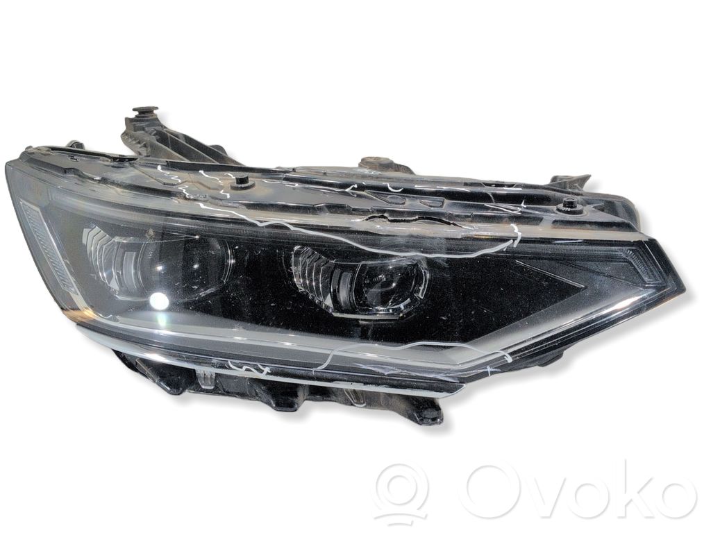 Volkswagen PASSAT B8 Lampa przednia 