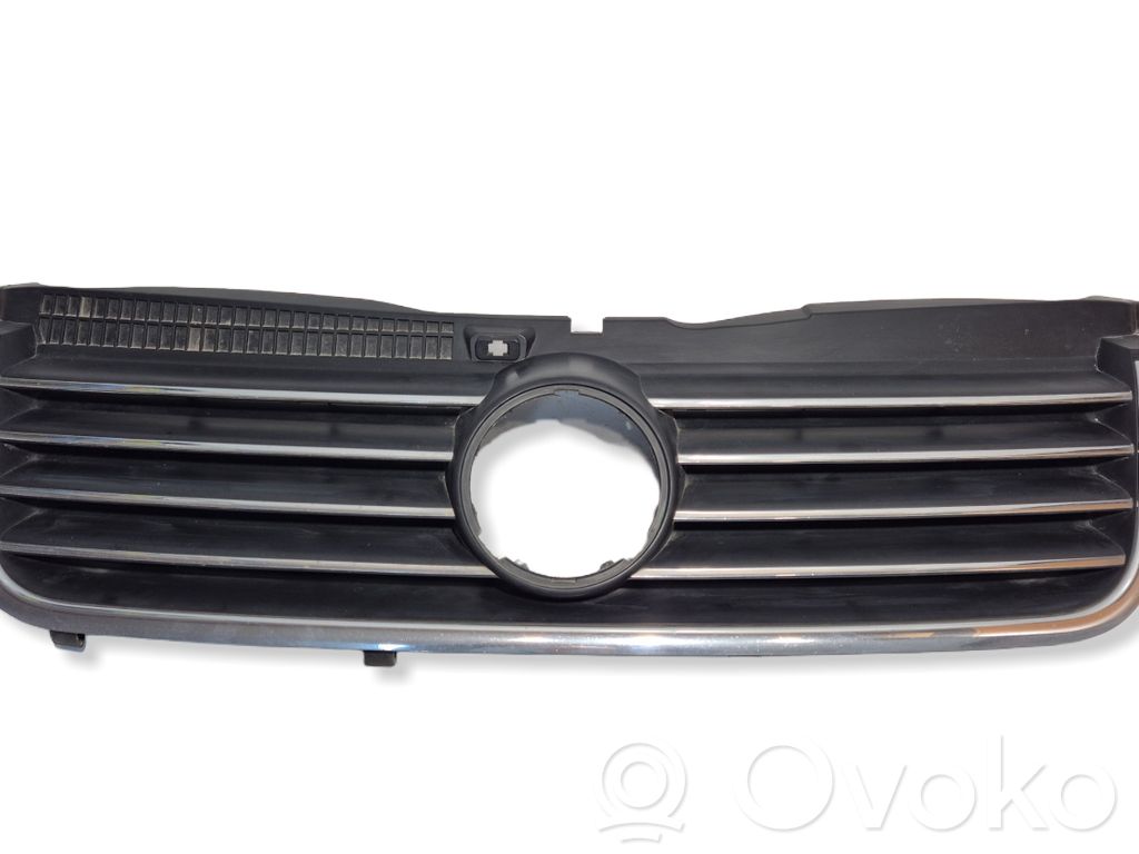Volkswagen PASSAT B5.5 Maskownica / Grill / Atrapa górna chłodnicy 