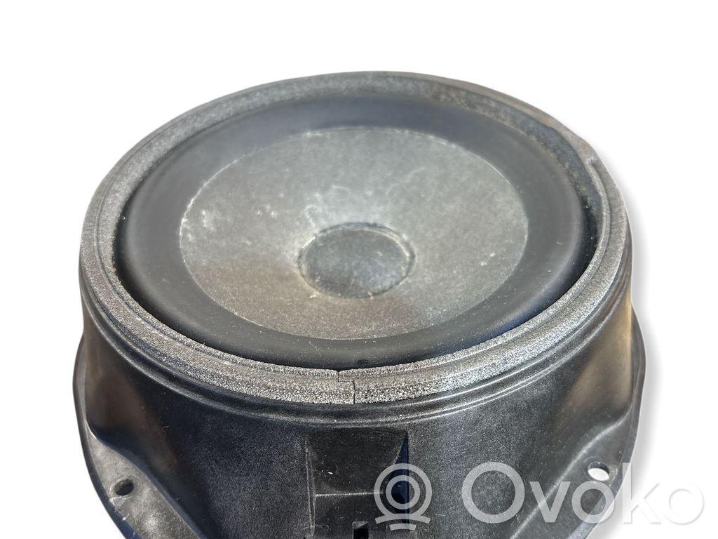 Ford Focus Garsiakalbis (-iai) priekinėse duryse 