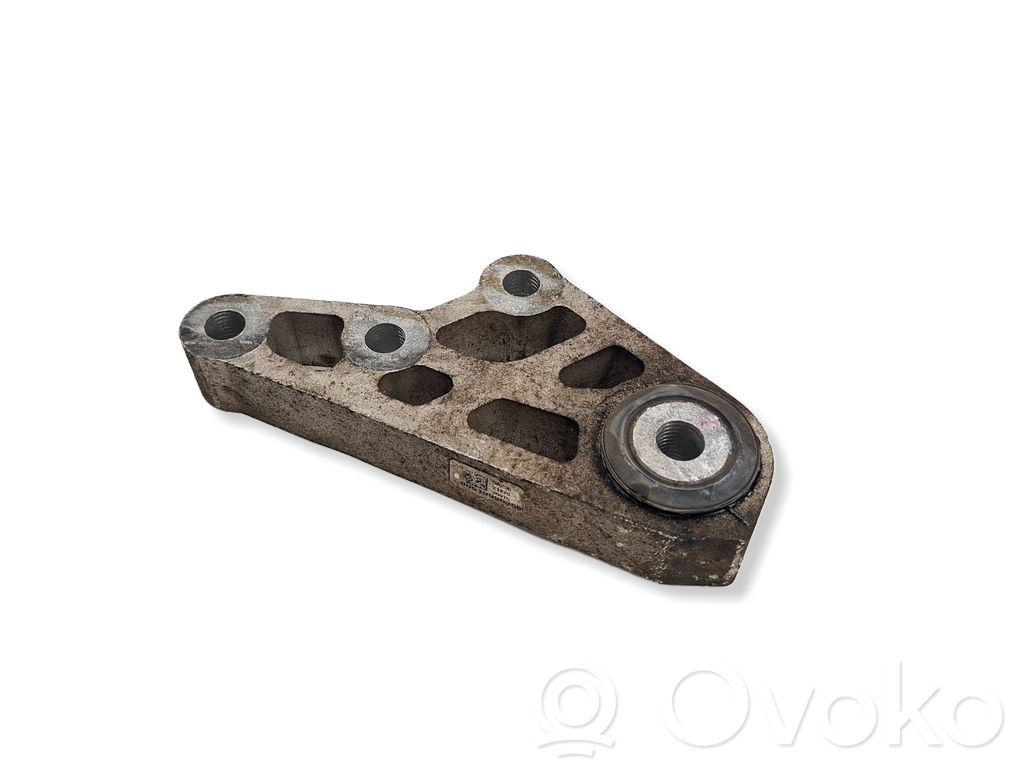 Fiat 500X Engine mount bracket 