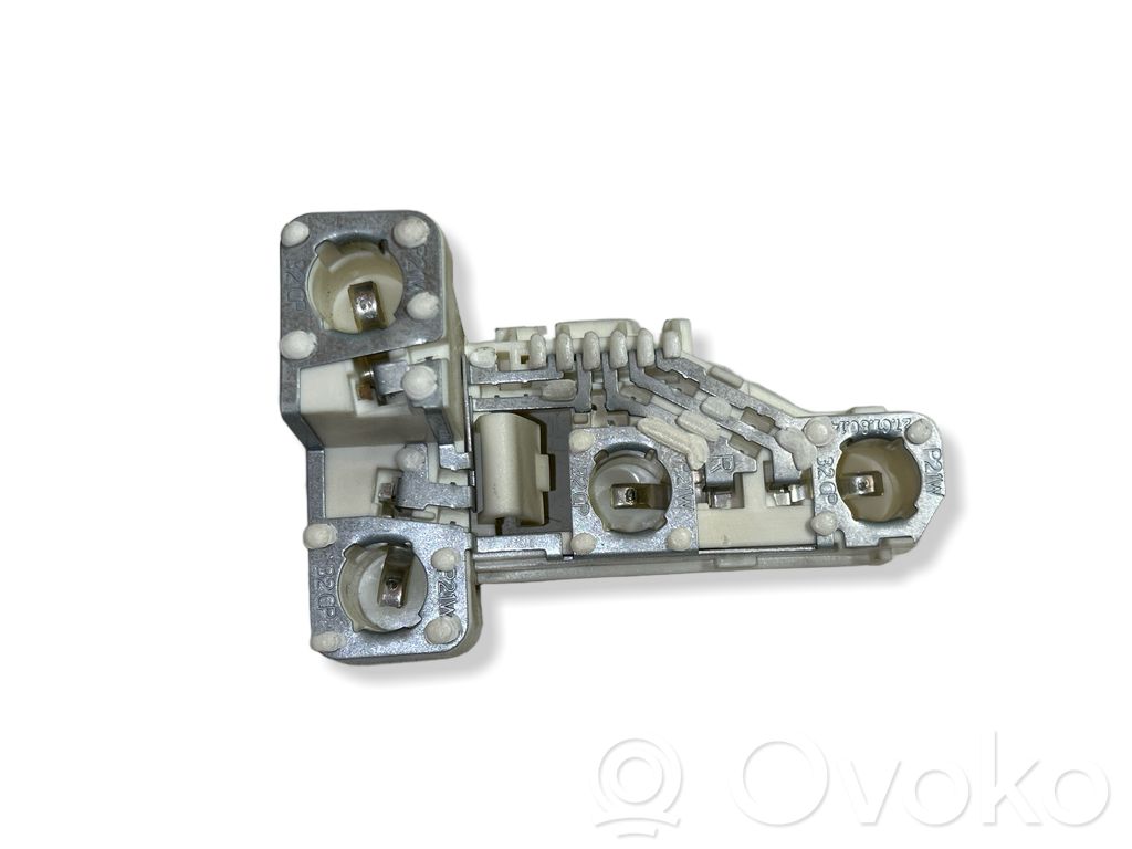 BMW 3 E90 E91 Aizmugures spuldzes vāka turētājs 