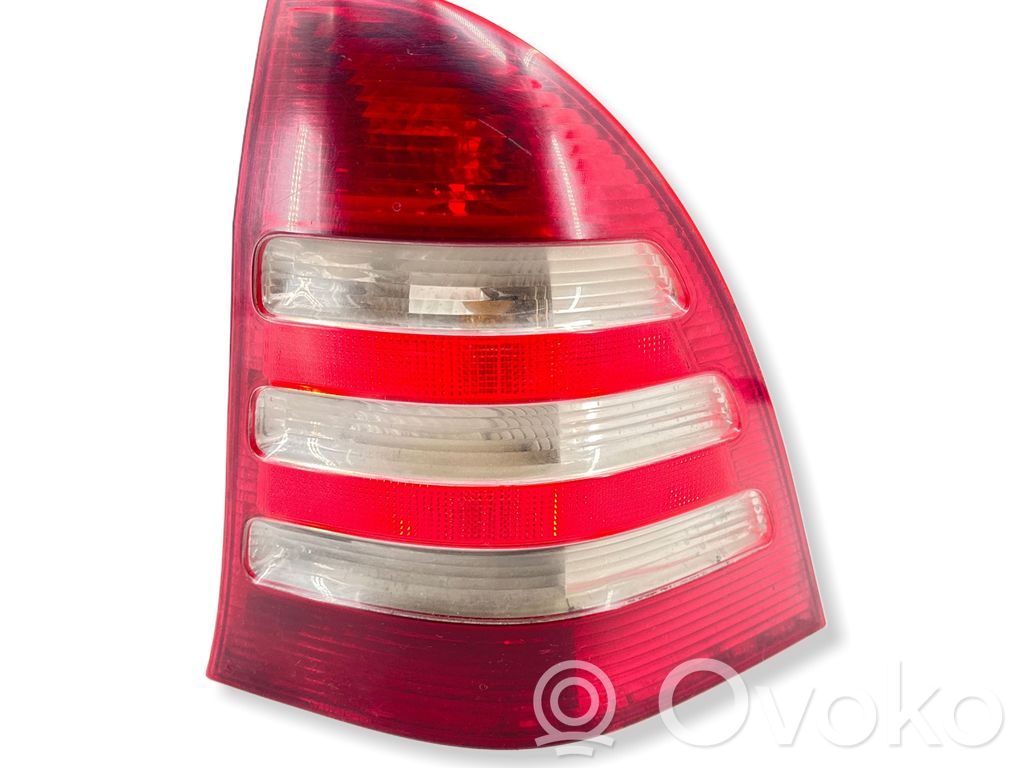 Mercedes-Benz C W203 Lampa tylna 