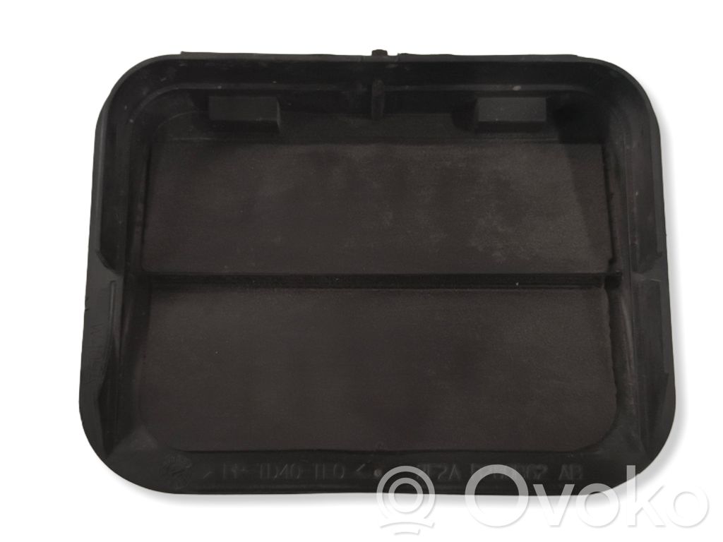 Quarter panel pressure vent   B280B62AB