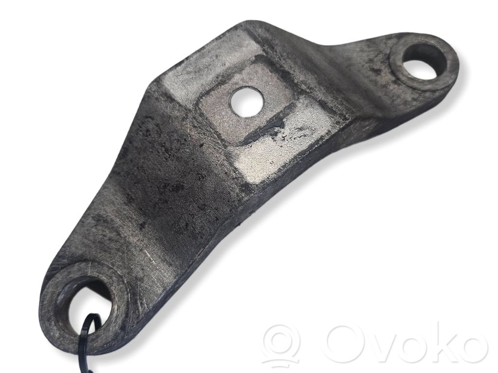 Engine mounting bracket   HL8021M05
