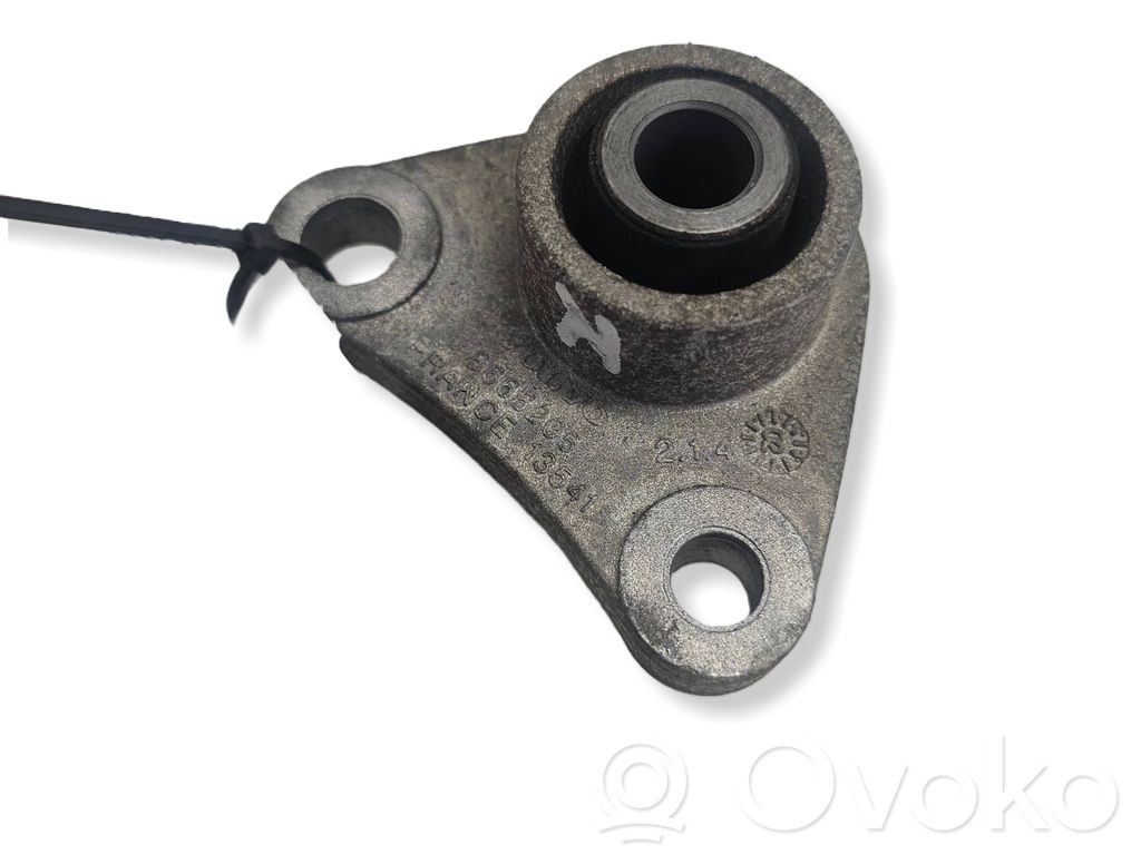 Volvo S60 Engine mount bracket 
