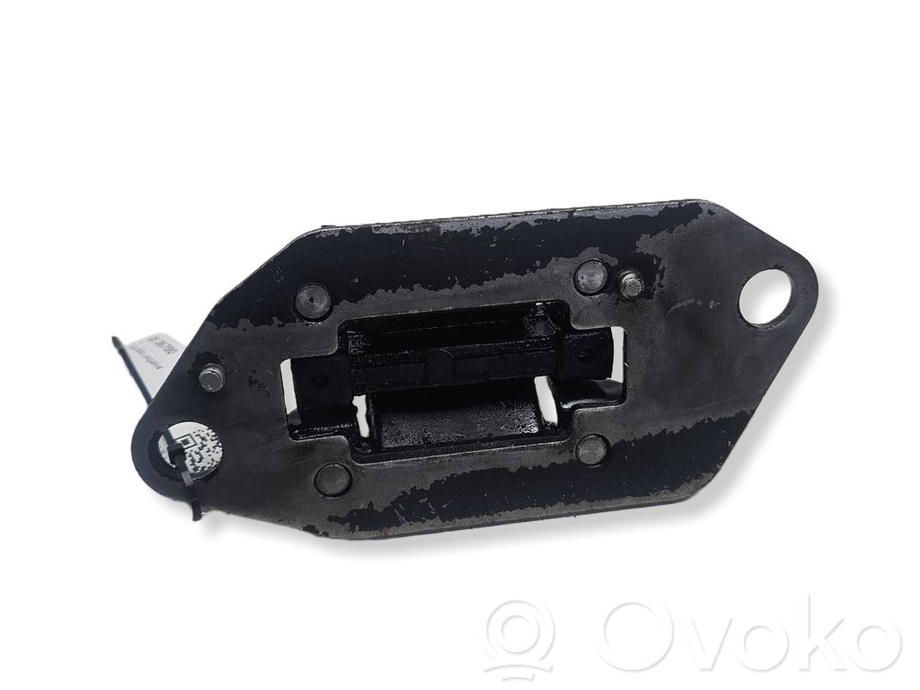 Engine mount bracket   8624757
