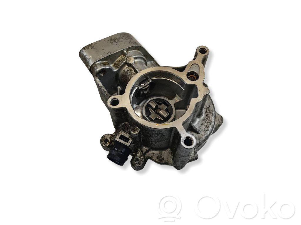Volkswagen Golf VII Vacuum pump 