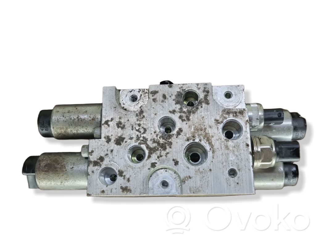 Active stabilizer control unit   6772311