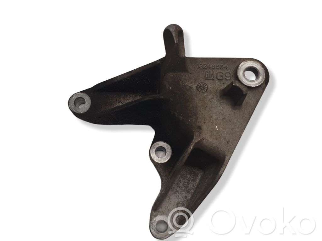 Opel Astra J Engine mounting bracket 