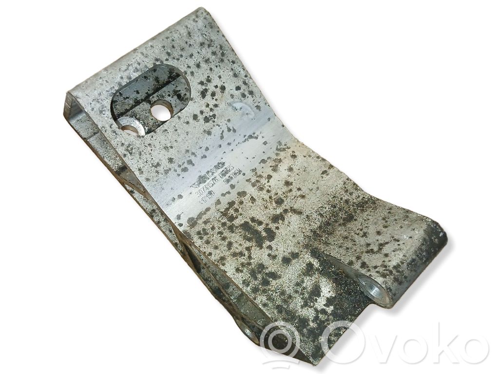 Volvo XC90 Engine mounting bracket 