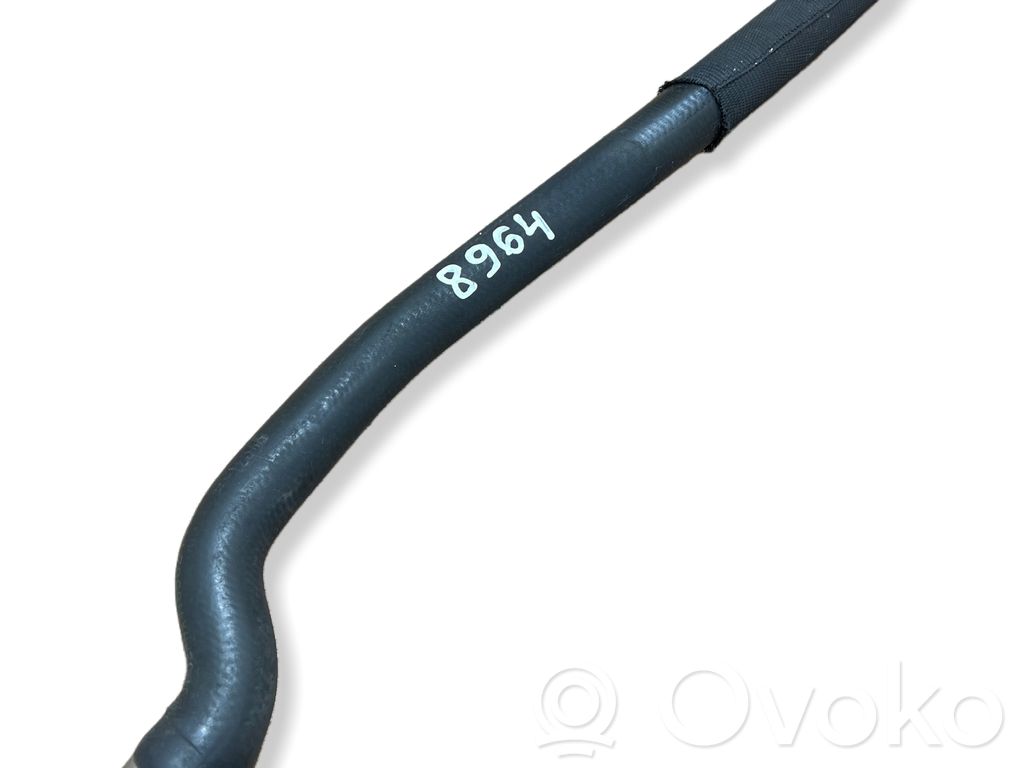 Caurulīte (-es) / šļūtene (-es)   6985734