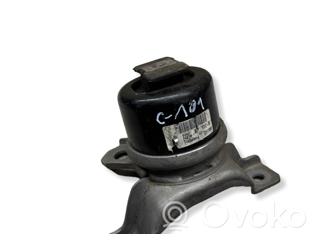 Volvo V70 Suport tampon motor 