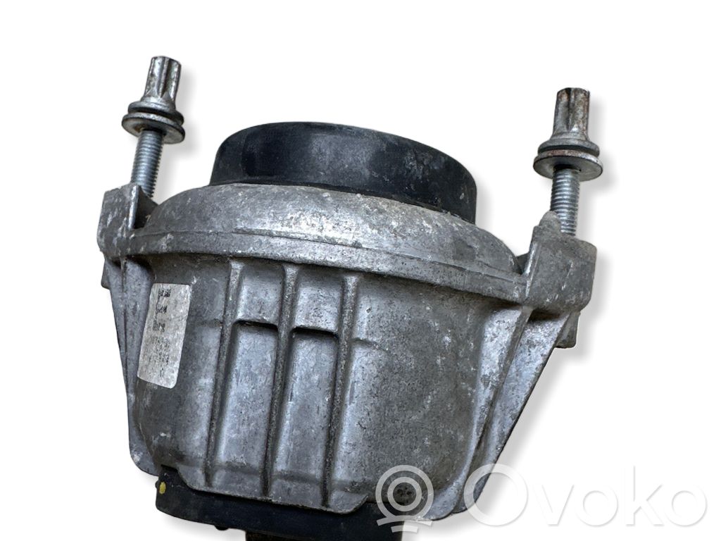 Soporte de montaje del motor   6768799,923041110