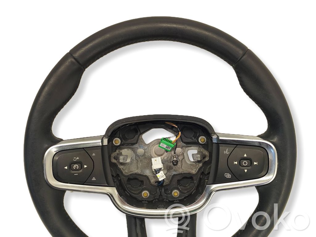 Volvo XC40 Steering wheel 