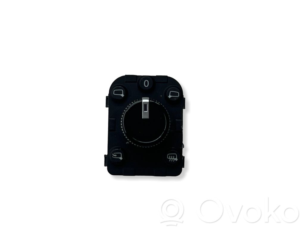 Audi Q4 e-tron Wing mirror switch 