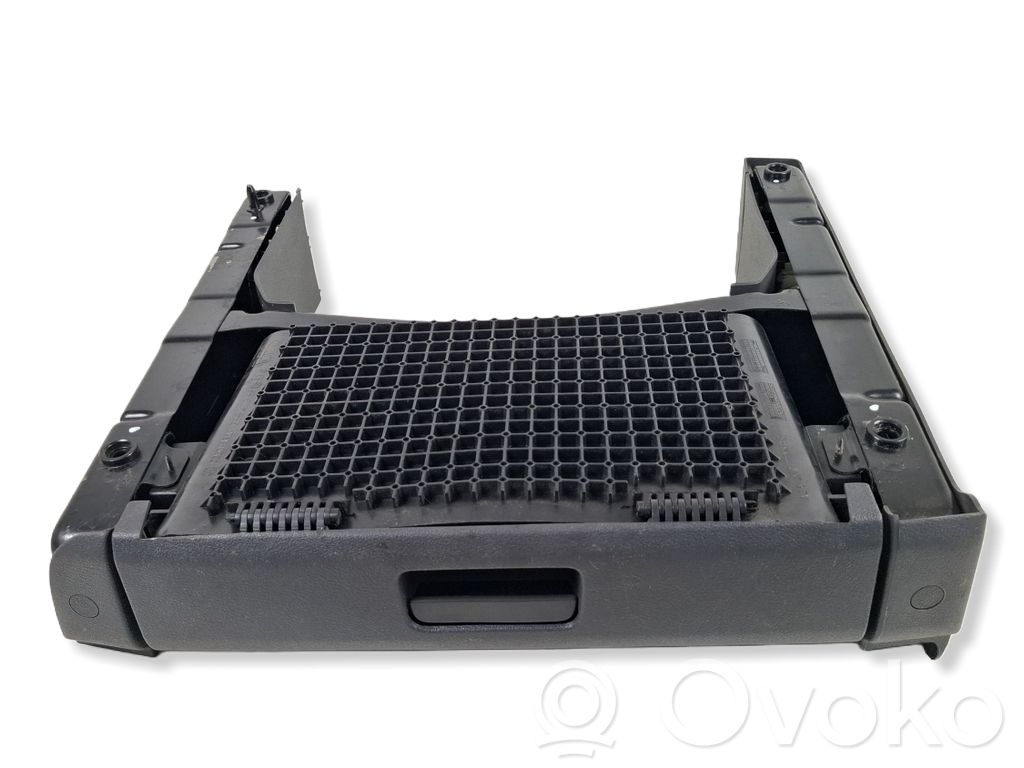 Guantera   1T0881580D