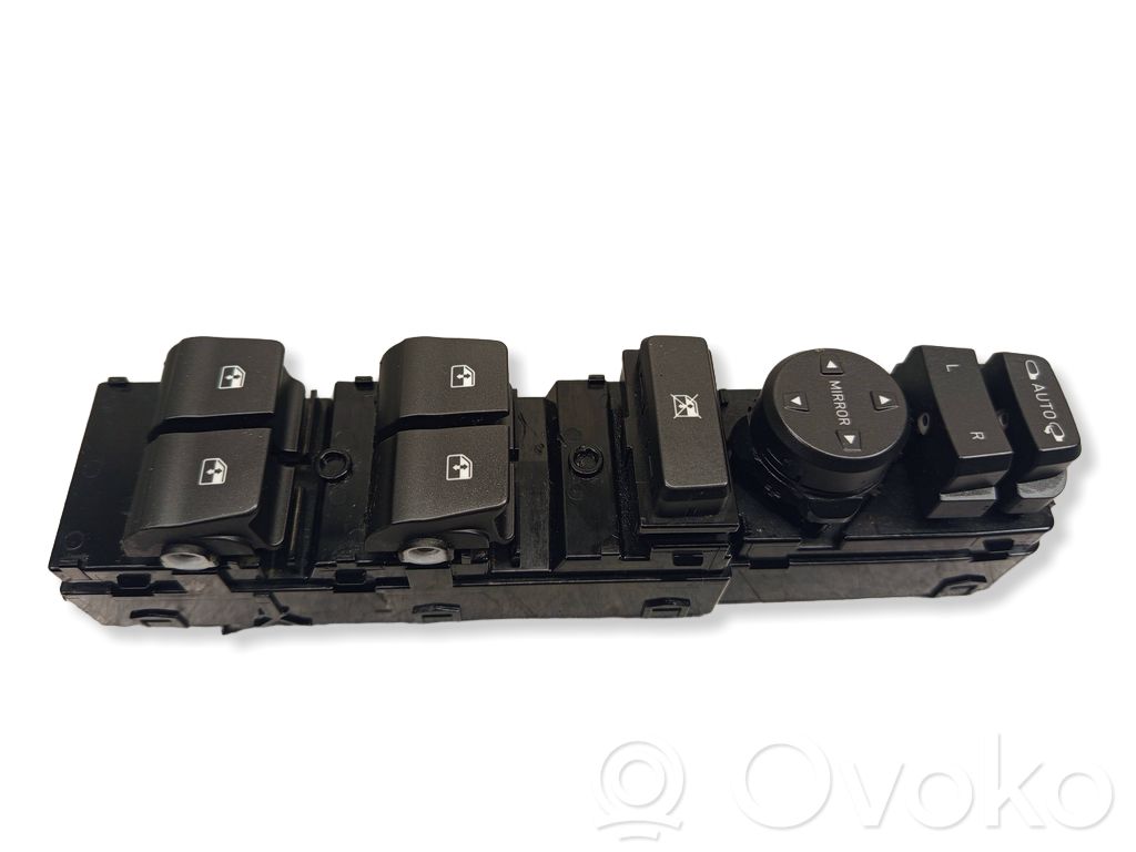 Hyundai i30 fastback Electric window control switch 