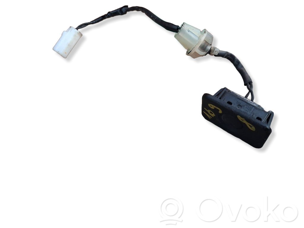 Tailgate opening switch   GS2A676S0
