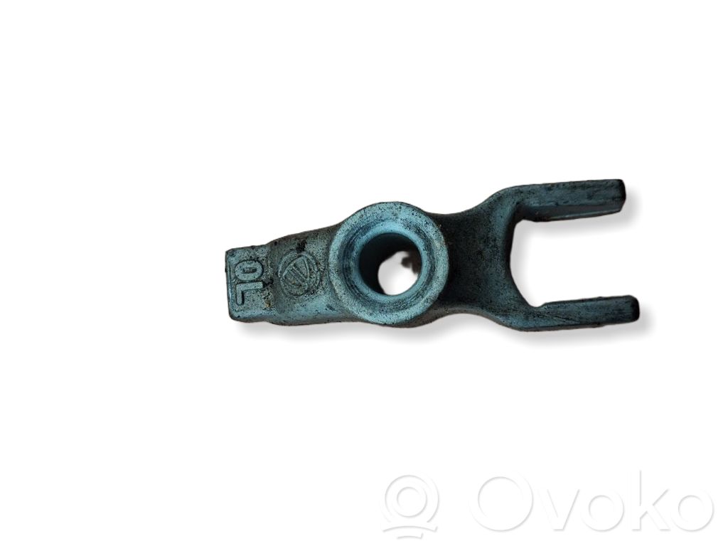 Abrazadera del inyector de combustible   54763