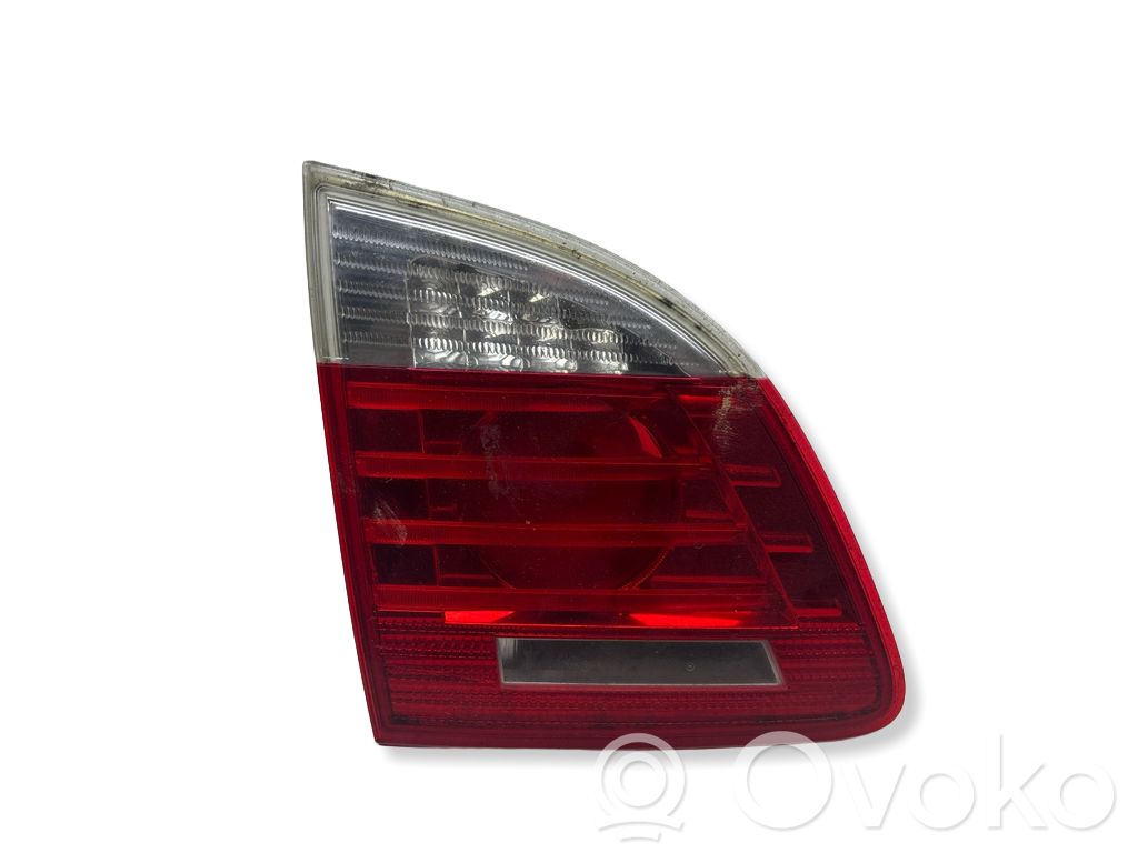 BMW 5 E60 E61 Aizmugurējais lukturis pārsegā 