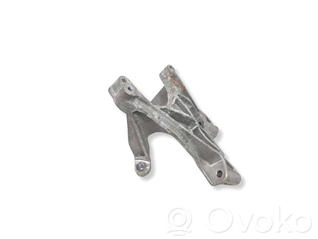 Audi A8 S8 D3 4E Engine mounting bracket 