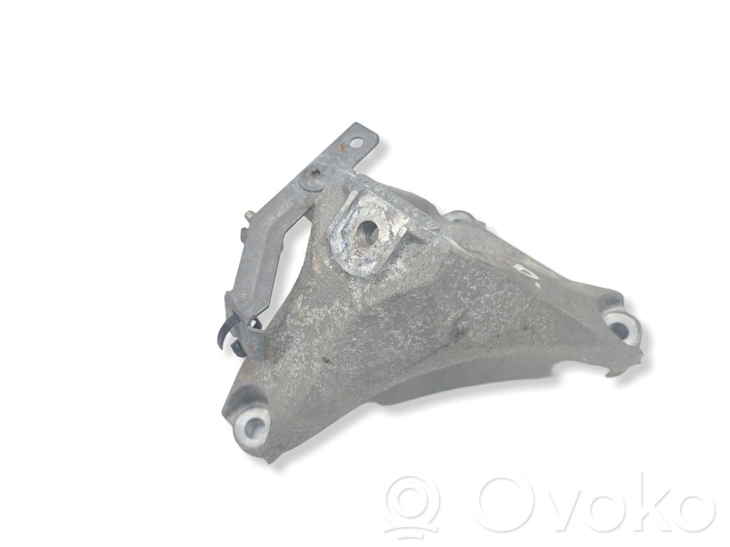 Audi A8 S8 D3 4E Engine mounting bracket 