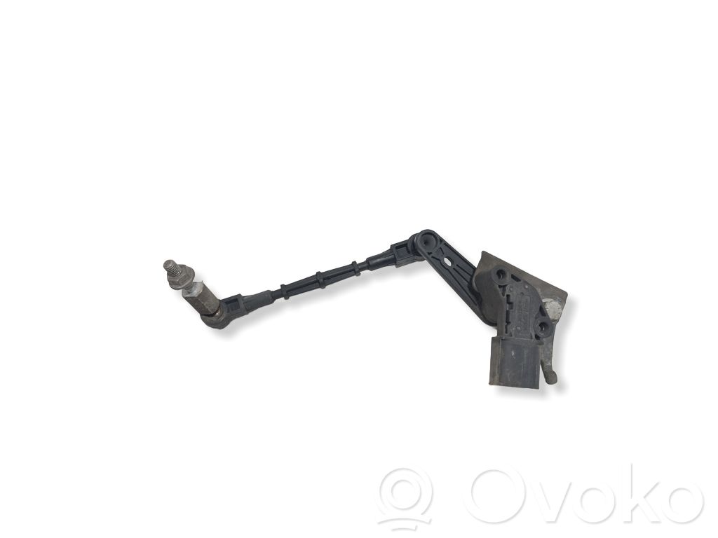 Audi A5 Sensor de altura del nivel de la suspensión neumática trasera 