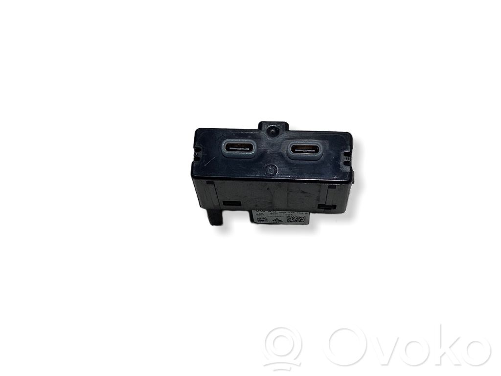 Skoda Octavia Mk4 USB socket connector 