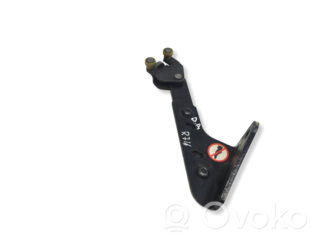 Sliding door lower roller guide/hinge   98080758,97969M01