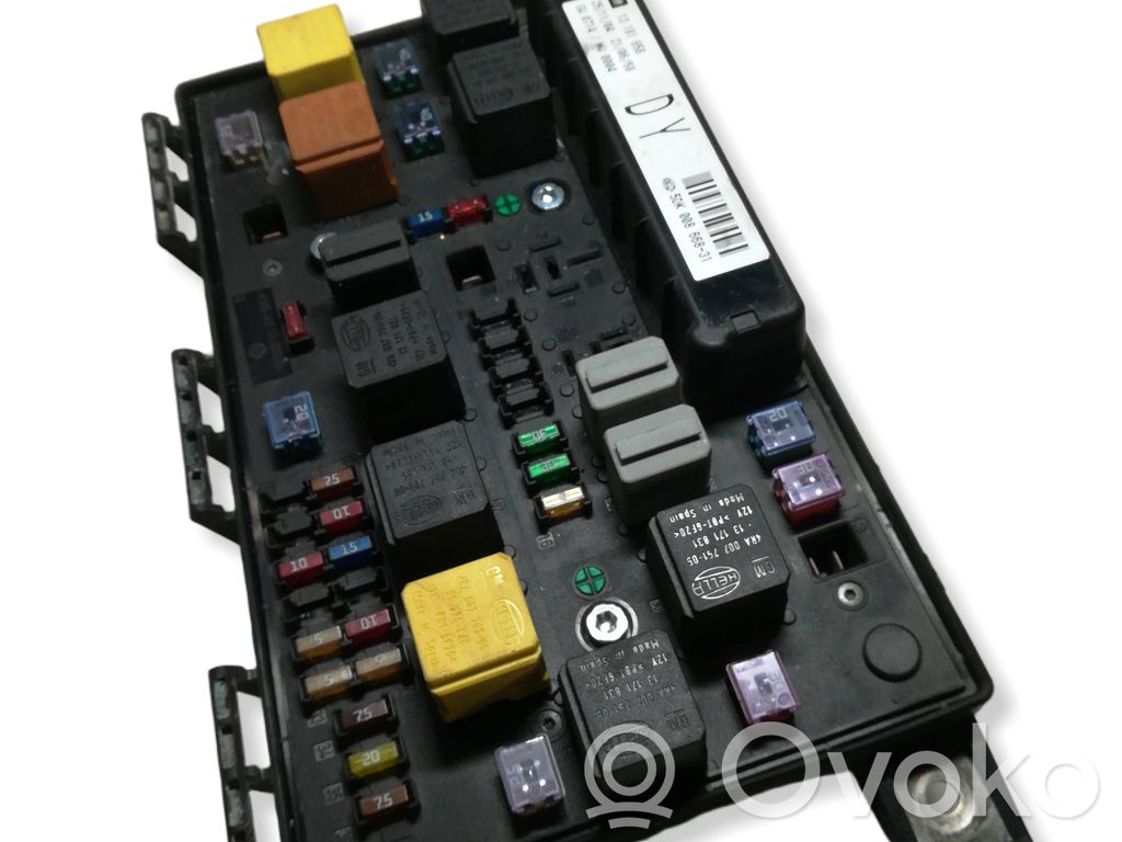 Opel Astra H Fuse module 