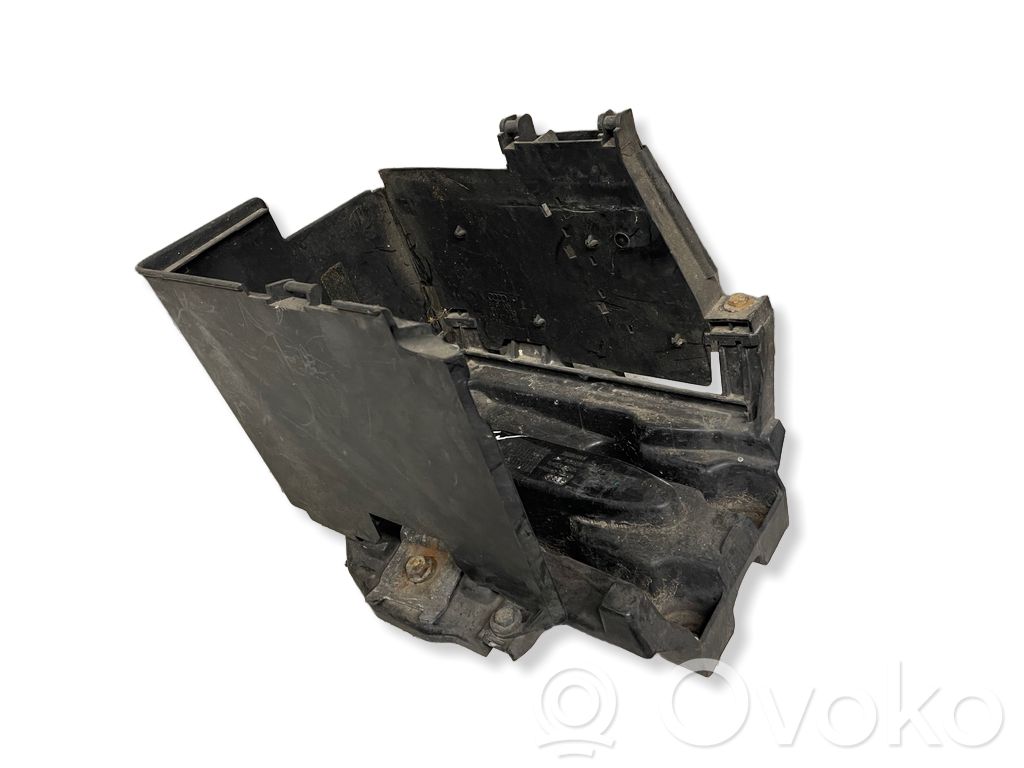 Audi TT Mk1 Akumuliatoriaus dėžė 