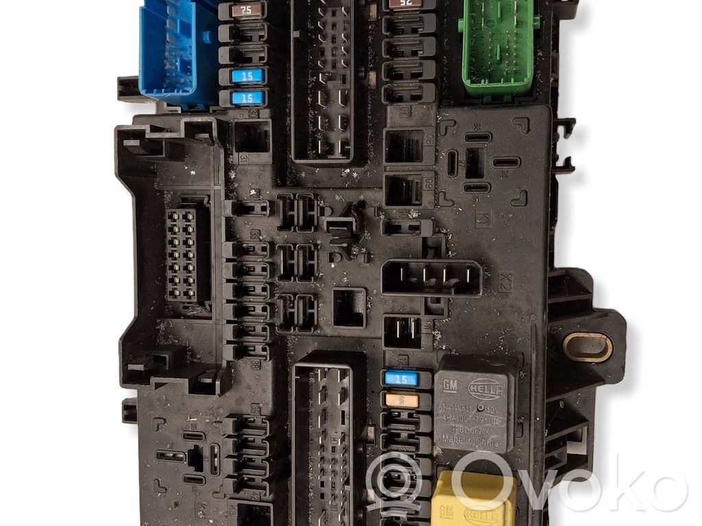 Opel Astra H Sulakemoduuli 