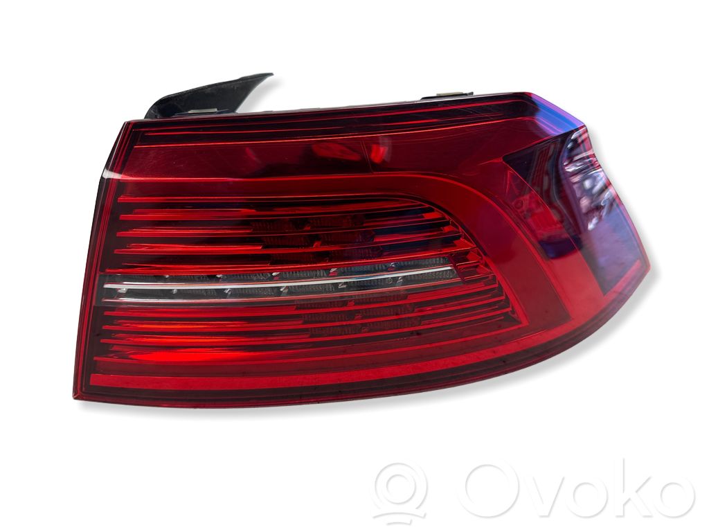 Volkswagen PASSAT B8 Lampa tylna 