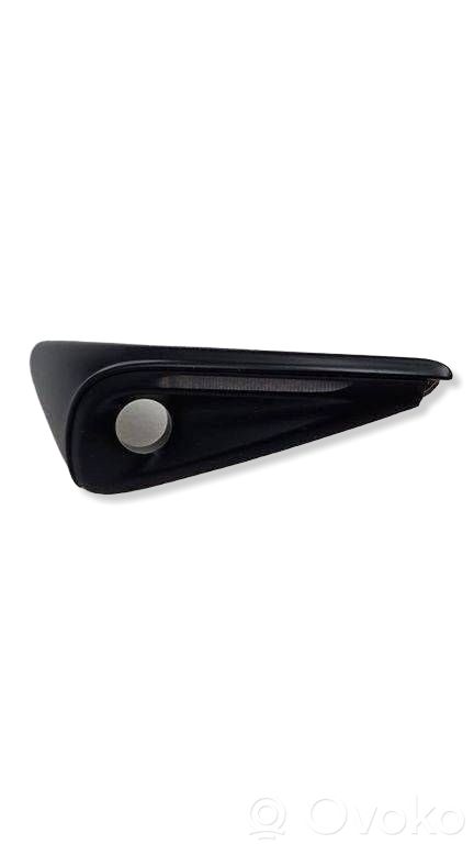 Tesla Model Y Front fender indicator light 