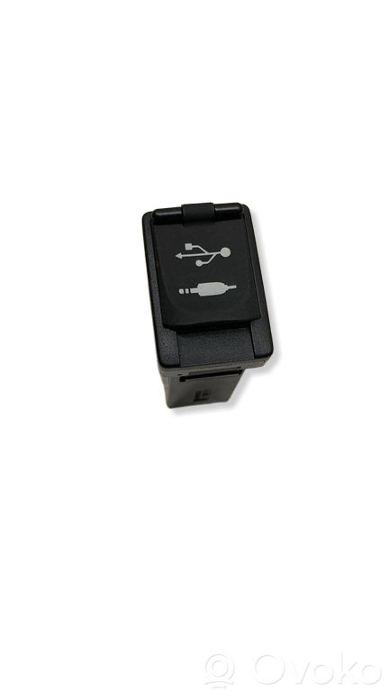 Toyota C-HR I Enchufe conector USB 