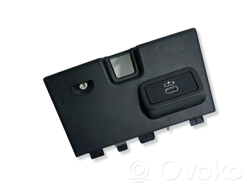 BMW i4 USB socket connector 