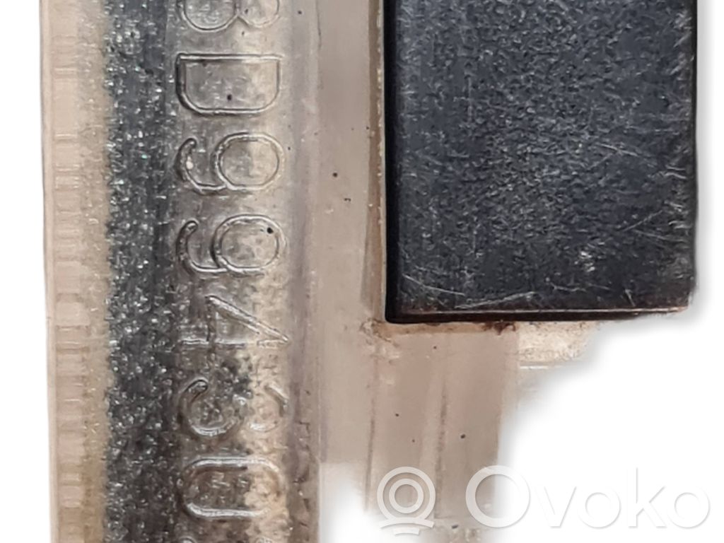 Éclairage de plaque d'immatriculation   8D9943021