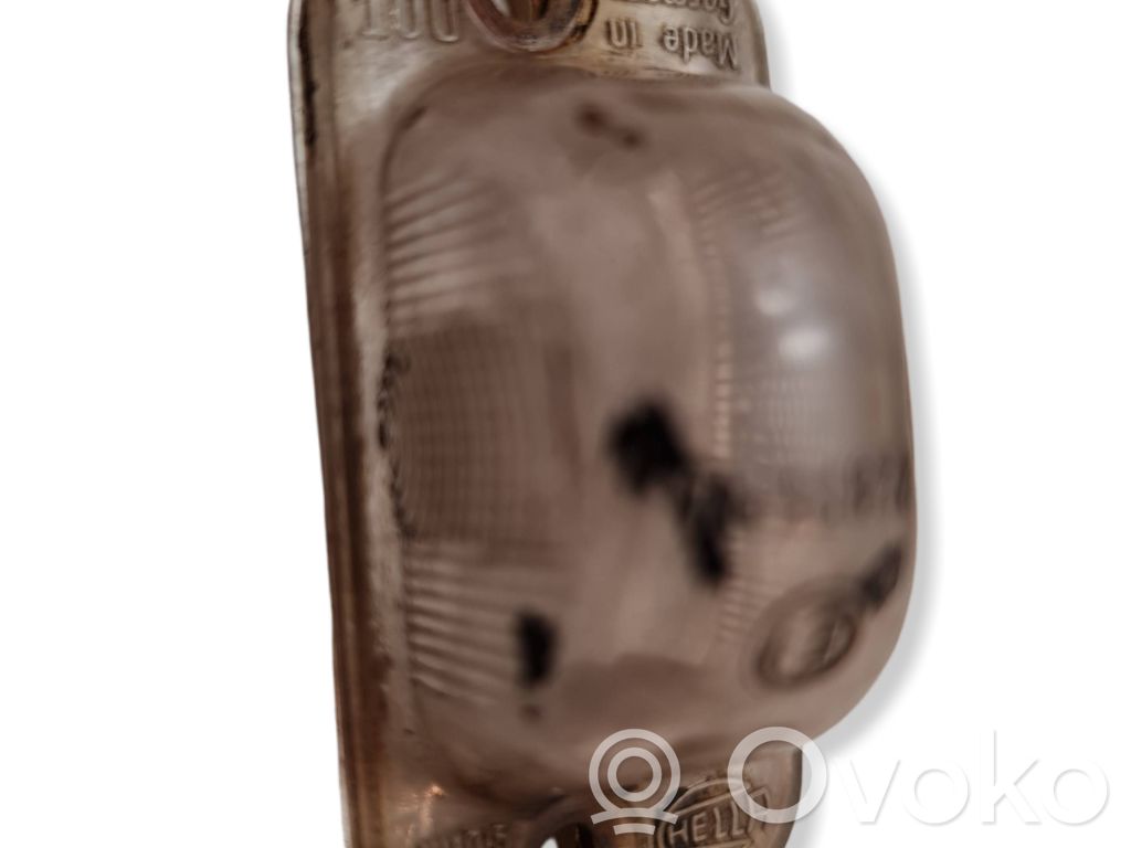 Audi 80 90 B2 Lampa oświetlenia tylnej tablicy rejestracyjnej 