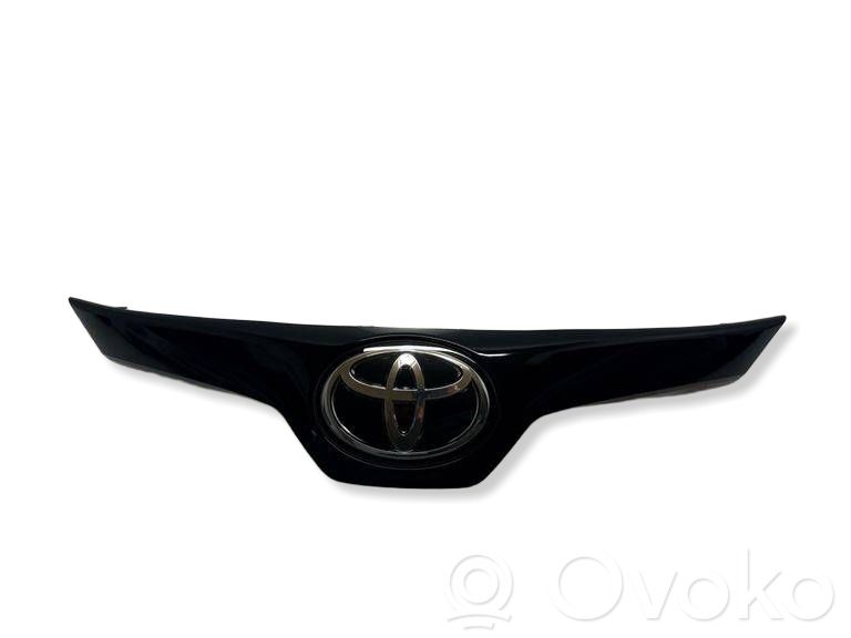 Front bumper upper radiator grill