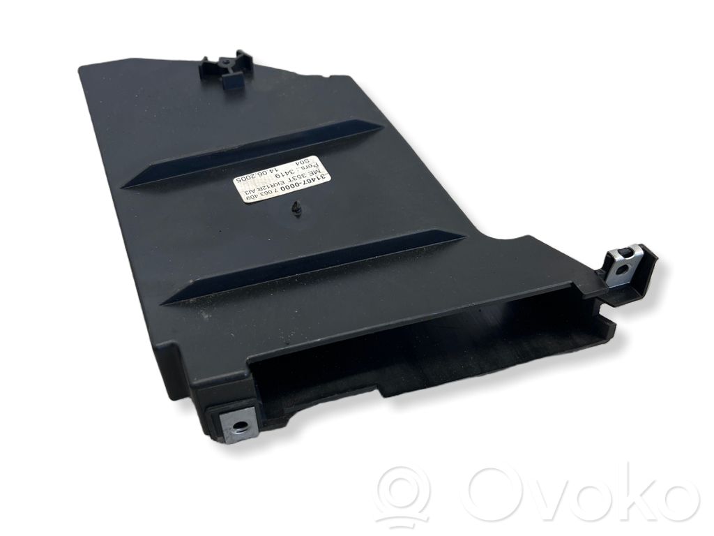 Cup holder   7063409