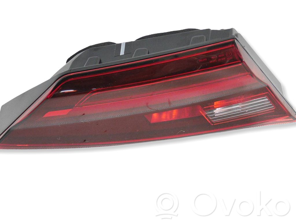 BMW 1 F40 Takaluukun takavalot 