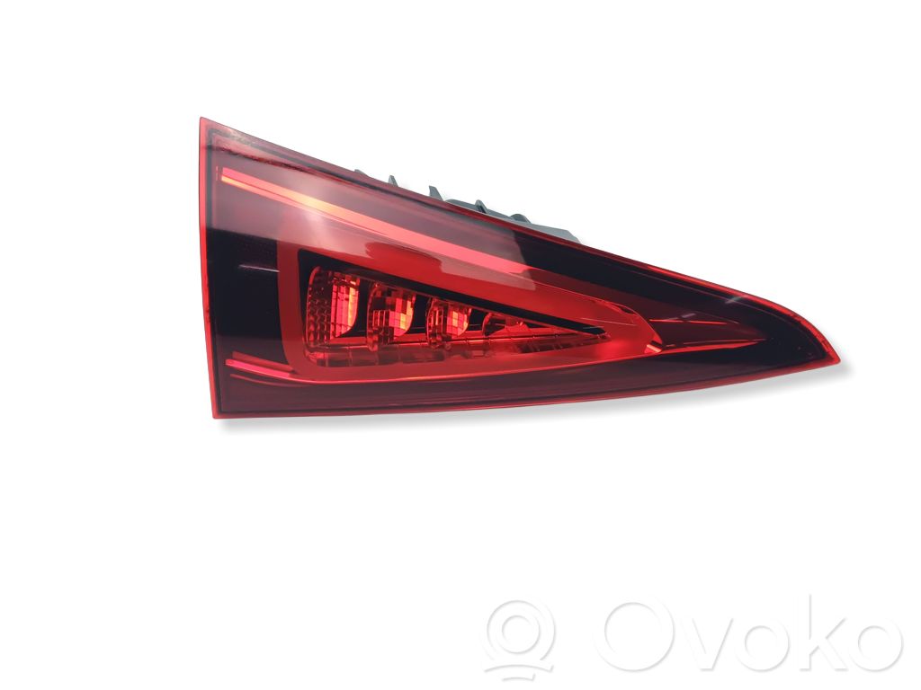 Lampy tylnej klapy bagażnika   A1679060307