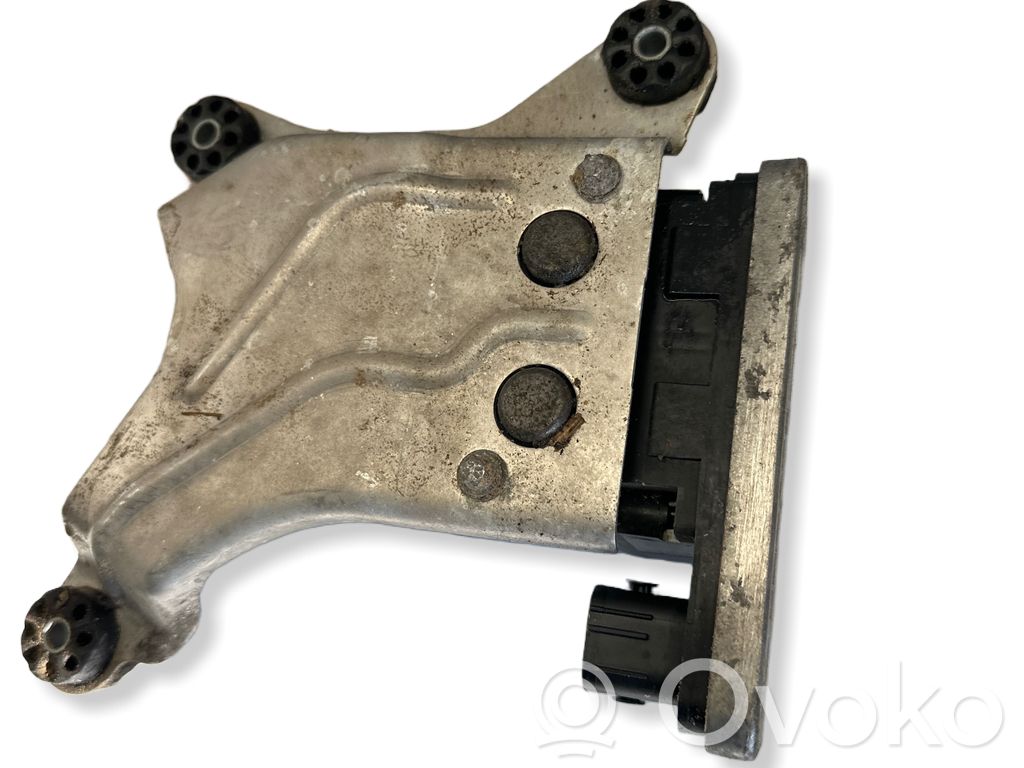 BMW 5 G30 G31 G38 ABS Blokas 