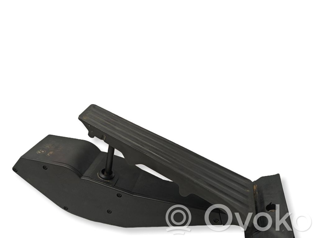Accelerator throttle pedal   6772645,25916010,00107