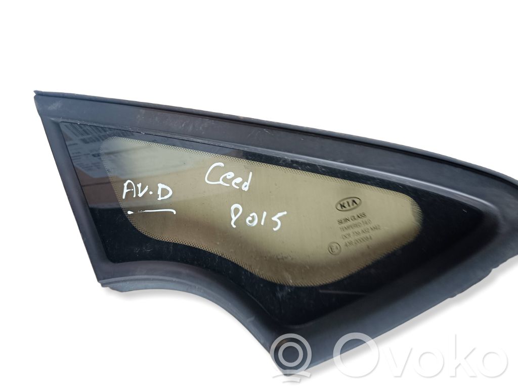 Front triangle window/glass   DOT736AS2M42,43R000084