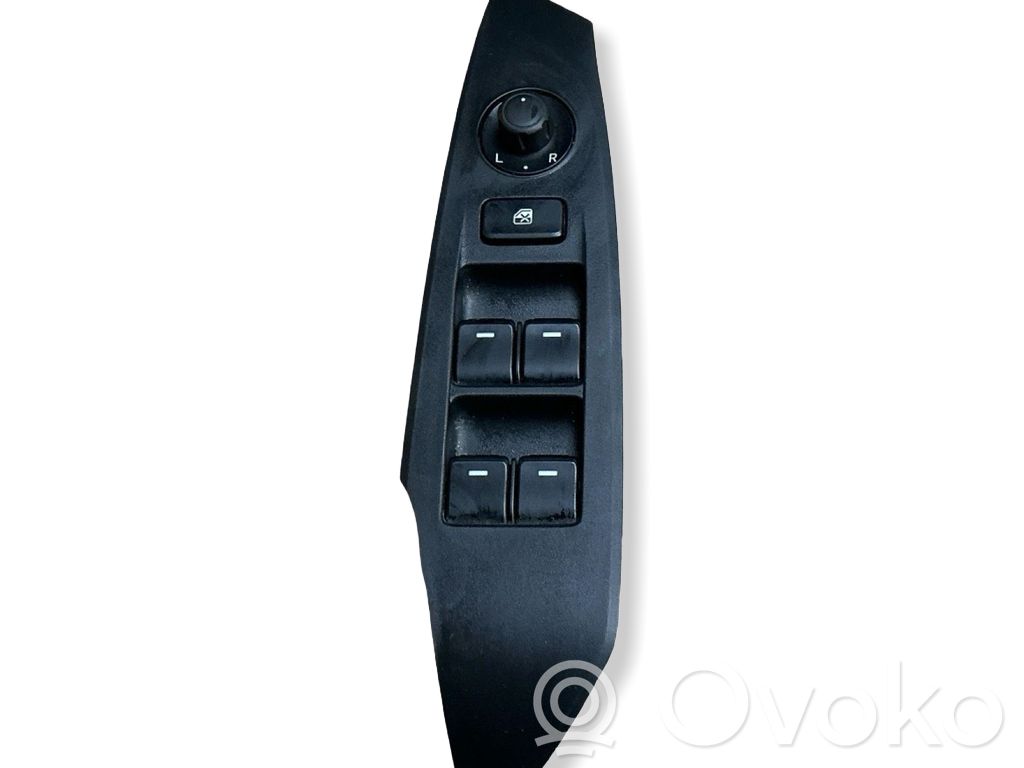 Electric window control switch   GKM266350A
