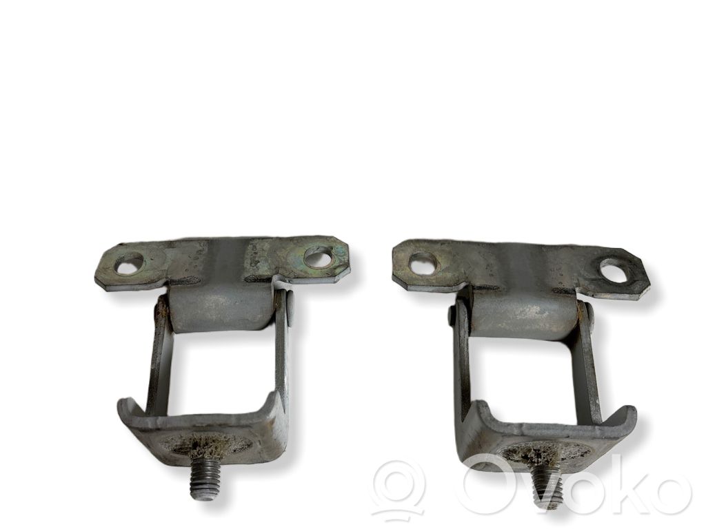 Renault Clio III Tailgate/trunk/boot hinge 