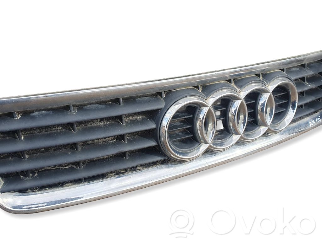 Audi A4 S4 B5 8D Etusäleikkö 