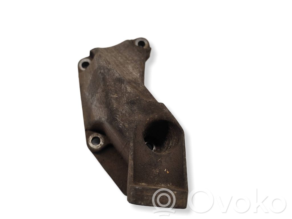 Engine mounting bracket   8D0199307P