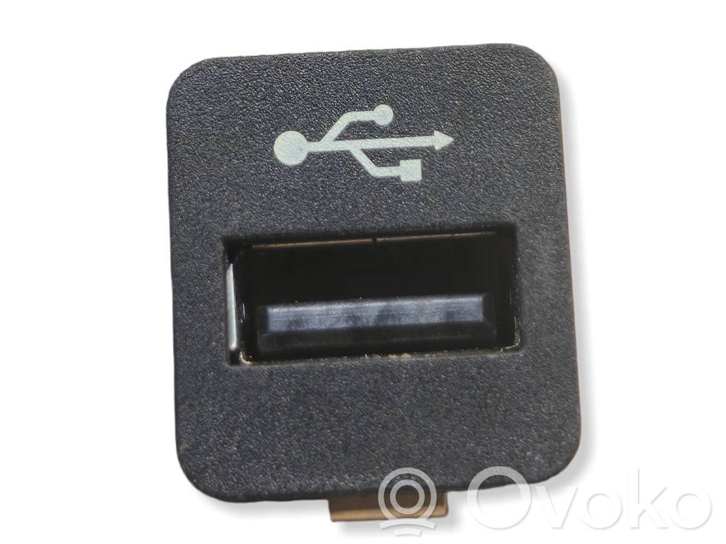 BMW 7 F01 F02 F03 F04 USB jungtis 